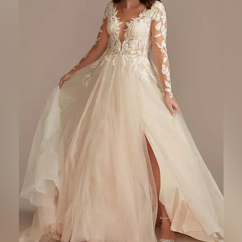 NWT Galina Sugnature  David's Bridal Cream Plunge Bishop Sleeve Wedding Gown